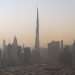 Foto udara Dubai menunjukkan deretan gedung pencakar langit dengan latar gurun dan laut.